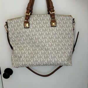 Micheal Kors Crossbody Shoulder Bag